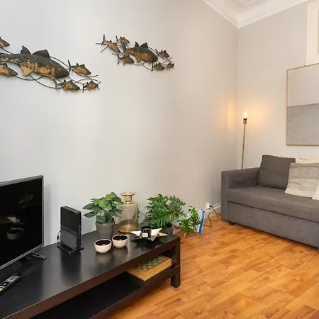 Monicas Apartment Lisbon
